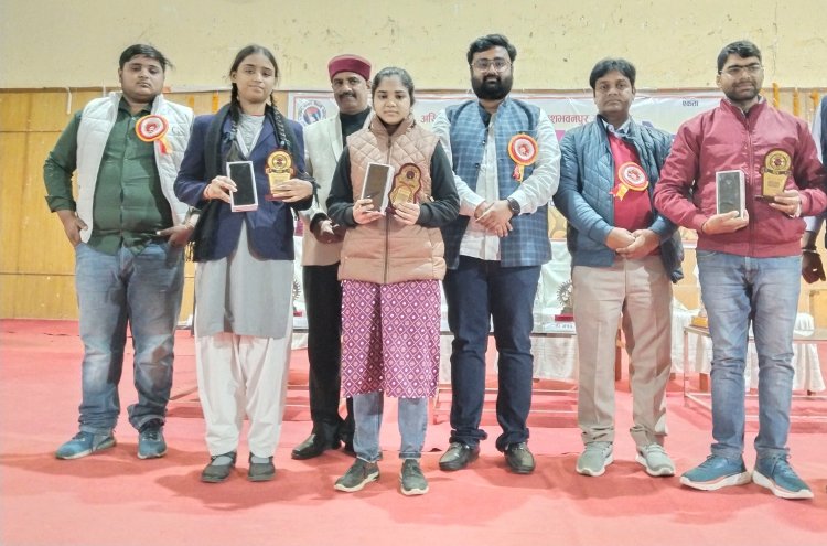 अभाविप ने बोर्ड परीक्षा में उत्कृष्ट प्रदर्शन करने वाले मेधावियों को किया सम्मानित