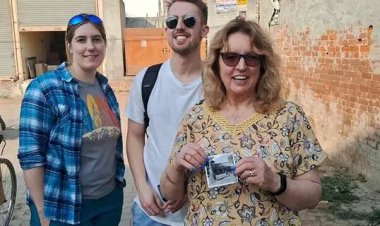 लंदन से बागपत पहुंचा परिवार, फोटो देखकर ढूंढा जन्म स्थान, नहीं मिला तो हुए भावुक