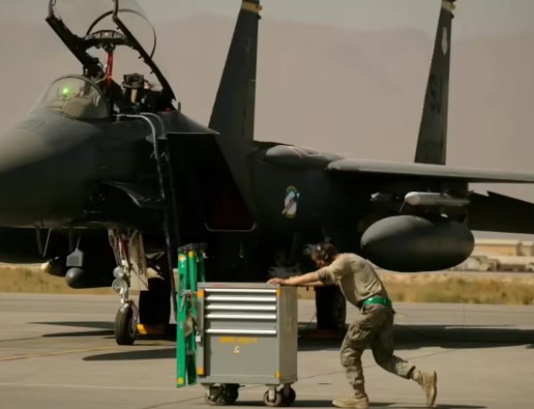 ट्रंप की ईरान पर नए हमले की तैयारी? इस्लामाबाद में बातचीत के साथ ही अमेरिका क्यों बढ़ा रहा सैन्य जमावड़ा, समझें