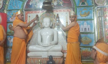 कटरा श्रावस्ती,   दिगंबर जैन मंदिर श्रावस्ती मैं पहुंचे जैन मुनि यतींद्र सागर जी महाराज और जैन अनुयायियों ने उनका स्वागत सत्कार किया ।