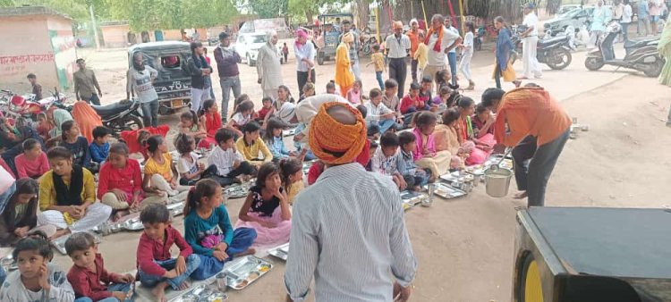मां माता रानी की कृपा से चर रहा है। ध्वार की माता पर हर सोमवार भंडारा