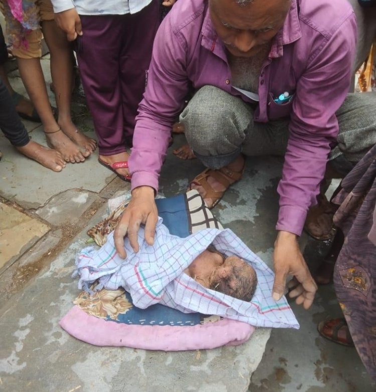 राजस्थान/चितौड़गढ़ : जन्म के बाद नवजात बच्ची को बारिश में गोबर की रोड़ी में फेंका
