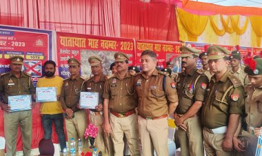 सड़क सुरक्षा नियमों का पालन करने की शपथ लेकर यातायात माह का हुआ समापन।