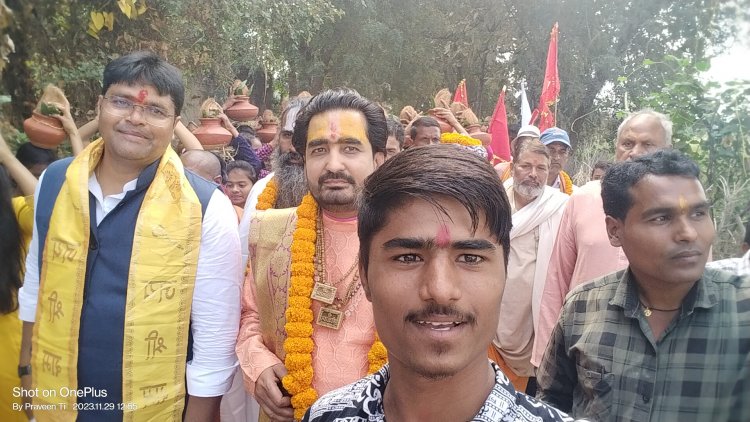 भव्य एक हजार आठ कलश शोभा यात्रा लेकर महिलाएं पहुंची नदी