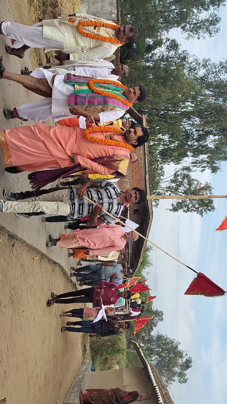 भव्य एक हजार आठ कलश शोभा यात्रा लेकर महिलाएं पहुंची नदी