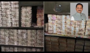 राँची झारखंड: कांग्रेस से राज्यसभा सांसद धीरज साहू के ठिकानों पर इनकम टैक्स का छापा, 250 करोड़ तक कैश बरामद, पीएम मोदी ने ट्विट कर दी जानकारी।