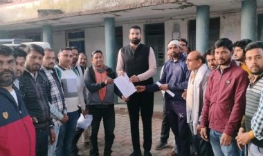 रोजगार सहायक के साथ गाँव के व्यक्ति ने की मारपीट, नाराज सचिव एवं रोजगार सहायकों ने ज्ञापन सौंप की कार्रवाई की मांग