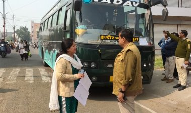 आरटीओ व यातायात विभाग ने की संयुक्त कार्रवाई:वाहनों के परमिट व दस्तावेज देखे