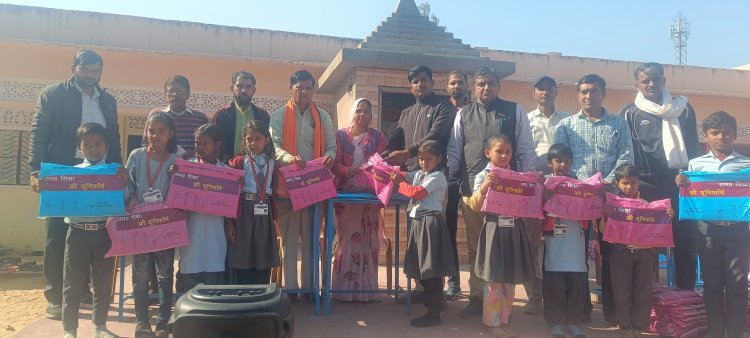 आठवीं तक के सरकारी स्कूली बच्चों को मिली फ्री यूनिफॉर्म