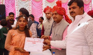 केबिनेट मंत्री हेमंत मीणा ने किया ग्राम पंचायत कानगढ़ एवं भाटभमरिया शिविर का निरीक्षण