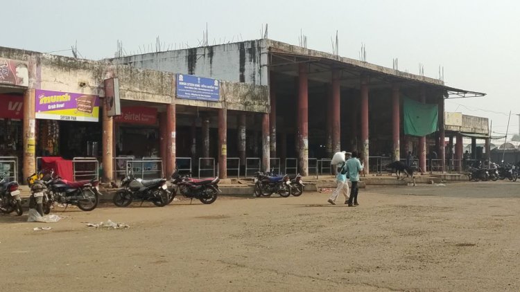 हिट एंड रन केस को लेकर केंद्र सरकार के नए कानून के विरोध में उतरे ट्रक व बस चालक, बस स्टैंड पर पसरा रहा सन्नाटा