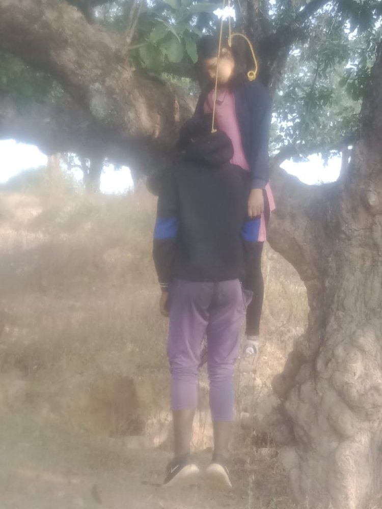 मोहब्बत ने तोड़ा दम: प्रेमी जोड़े ने एक साथ फांसी लगाकर दे दी जान, समाज का सता रहा था डर