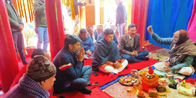 हनुमानगढ़ी मंदिर पर अखंड हरी कीर्तन का हुआ आयोजन जिलाधिकारी अनुनय झा ने की सर्वमंगल की कामना।