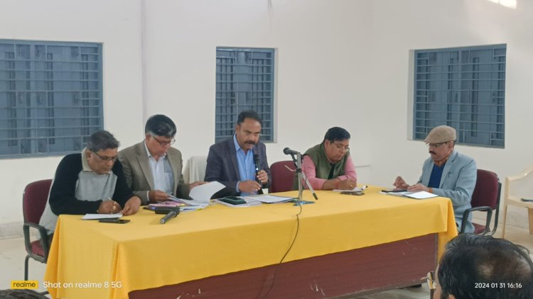 सीएम हेल्पलाइन सहित सभी लंबित प्रकरणों का निपटारा अति शीघ्र करें-कलेक्टर मऊगंज