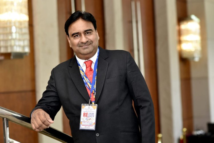 Mahavir Pareek, who mainly comes from small village Thakurganj in Kishanganj district of Bihar, will be honored with the National Icon Award in New Delhi.