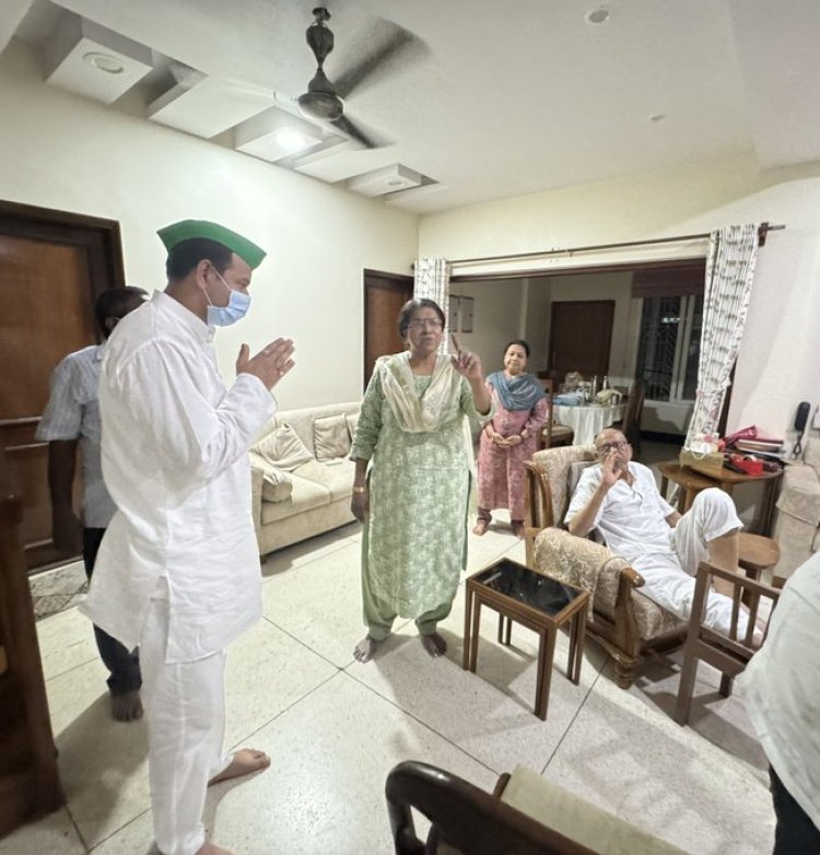 लालू यादव के बड़े बेटे और बिहार सरकार के पूर्व पर्यावरण मंत्री रहे तेज प्रताप यादव ने सुशील मोदी का हाल जानने के लिए उनके आवास पर उनसे मुलाकात की और उनके जल्द स्वस्थ होने की कामना की.