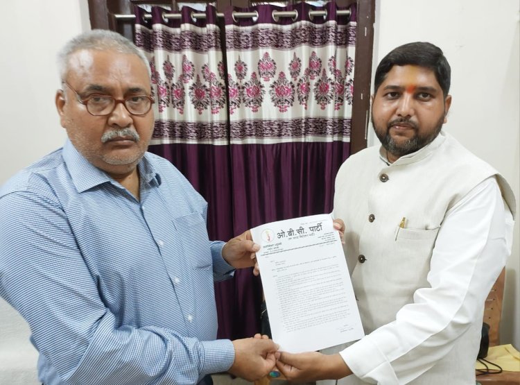 चौरी-चौरा के चौमुखी विकास व जन समस्याओं के निराकरण के लिए मंडल आयुक्त को ज्ञापन