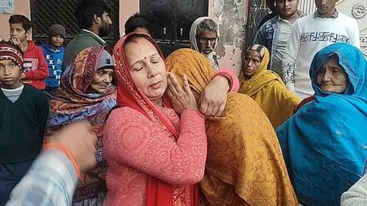 पत्नी को कर रखा था ताले में बंद...खाना भी नहीं दिया, पुलिस ने तोड़ा गेट; अंदर का दृश्य देख नहीं रुके आंसू