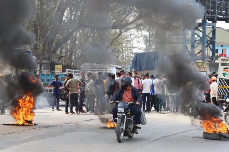 आंखों देखी. शव के ऊपर से गुजर रहे थे वाहन, युवक कह रहा था, भइया दीदी को साइड कर दीजिए.