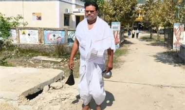 पिता की मौत पर भी नहीं मिली छुट्टी... तीर और लोटा लेकर ट्रेनिंग में पहुंचे गुरुजी को देखकर मचा हड़कंप, प्रशिक्षकों ने भेजा वापस