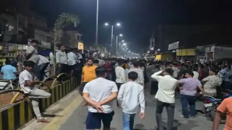 रफ़ीक ने 15 साल की हिंदू लड़की को पकड़ा, अश्लील वीडियो दिखाकर., भड़के लोगों ने घेरी मस्जिद