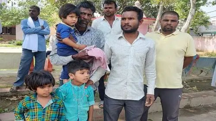 तीन मासूम बच्चों का क्या कसूर, रोते हुए थाने पहुंचे पर मां से न मिल पाए, पापा को करते रहे याद
