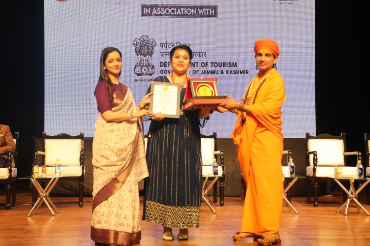 Desh Ratna Devangshi Maampee Nair - Devangshi Maampee Nair Honored with Desh Ratan Award for Singing Excellence
