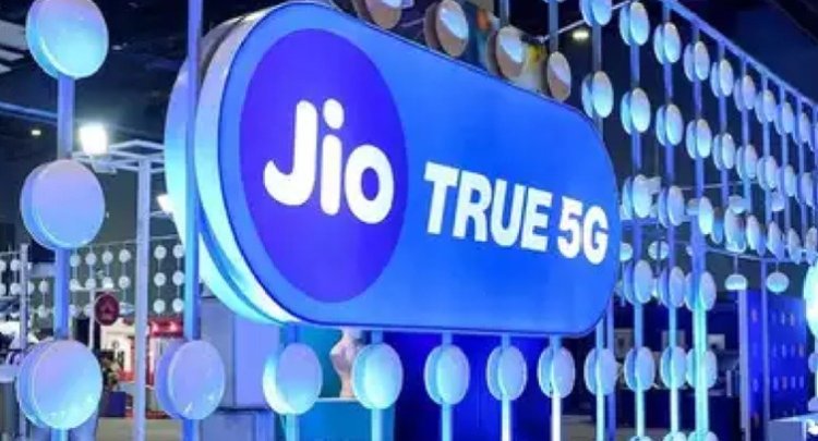 Jio के ये रिचार्ज प्लान्स हैं गजब, 500 से कम में पाएं हर रोज 2GB डेटा और बहुत कुछ