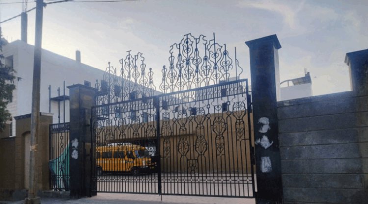 नोएडा के बड़े स्‍कूल में खाना फंसने से चली गई 10 साल की तनिष्‍का की जान, मां-बाप के गंभीर आरोप