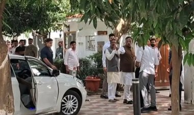 Bihar Election 2025: एनडीए सीट बंटवारे में फंसा पेंच ! भागे भागे चिराग पासवान से मिलने पहुंचे बीजेपी के कई नेता, इतनी सीटों पर अड़े केंद्रीय मंत्री...