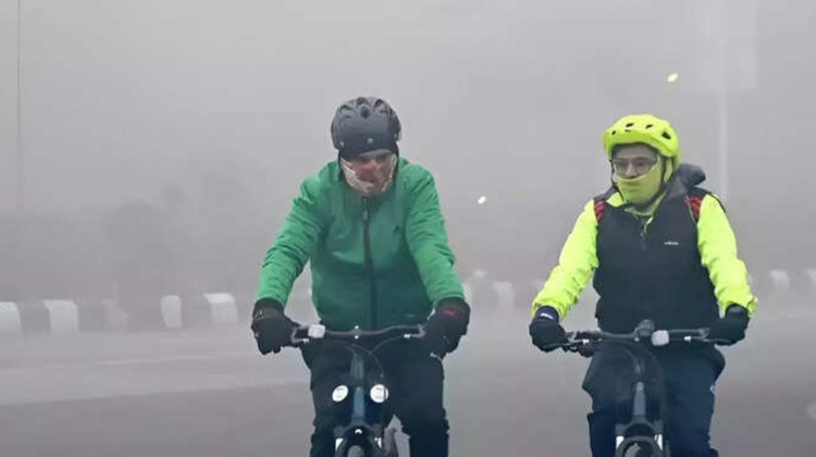 गुलाबी ठंड की दस्तक! दिल्ली-एनसीआर में कोहरा, यूपी में बारिश के आसार... वेदर अपडेट