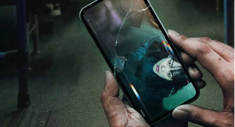 बस में छूटा लड़की का स्‍मार्टफोन... दूर पहाड़ पर मिली एक के बाद 8 लाशें! OTT पर ये फिल्‍म देख स‍िहर उठेंगे आप