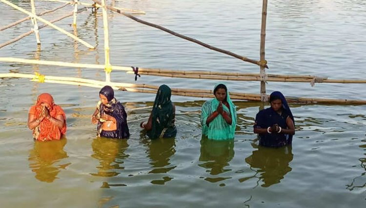 Chhath 2025: नहाय-खाय के साथ शुरू हुआ छठ महापर्व, द्वापरकालीन सूर्यपीठ बड़गांव और औंगारी धाम में उमड़ी श्रद्धालुओं की भीड़