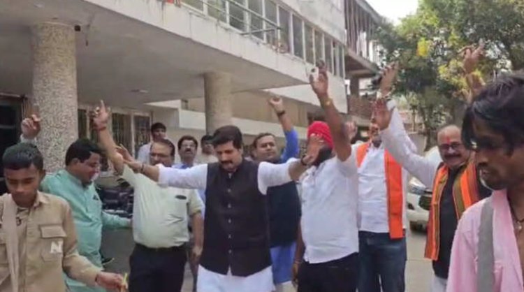 बिहार में NDA की बढ़त पर बीजेपी ऑफिस में ऐसे मना जश्न, कांग्रेस ने खुलकर बता दिया हार का कारण