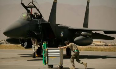 ट्रंप की ईरान पर नए हमले की तैयारी? इस्लामाबाद में बातचीत के साथ ही अमेरिका क्यों बढ़ा रहा सैन्य जमावड़ा, समझें