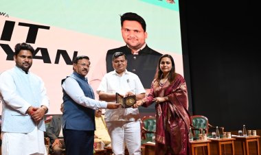 Dr. Richa Pathak Honoured with Veer Savarkar National Award 2026 at Bharat Mandapam