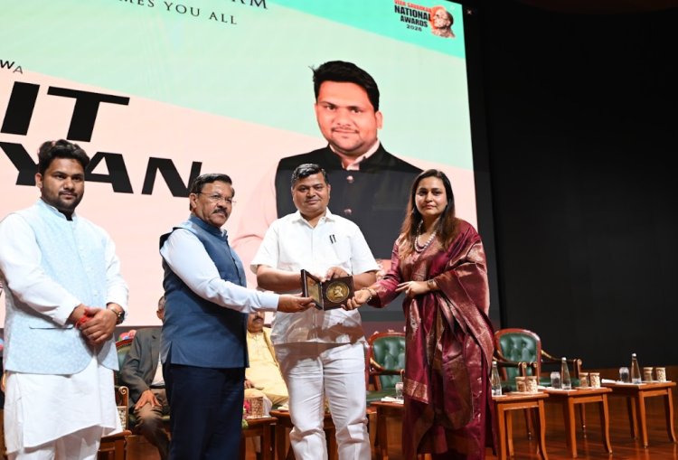 Dr. Richa Pathak Honoured with Veer Savarkar National Award 2026 at Bharat Mandapam