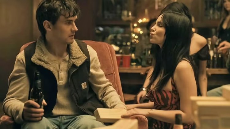 पाकिस्तानी कंडोम विज्ञापन ने उड़ाया Obsession का 'घ‍िनौना' मजाक, इंटरनेट पर लोगों ने पकड़कर धो डाला