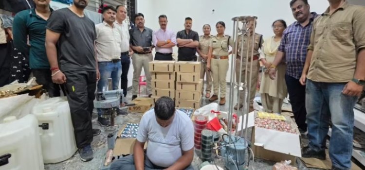 इंदौर के पॉश कॉलोनी में हो रहा था 'काला काम', देसी भी कर रहे थे तैयार, छापे में फटी रह गई पुलिस की आंखें