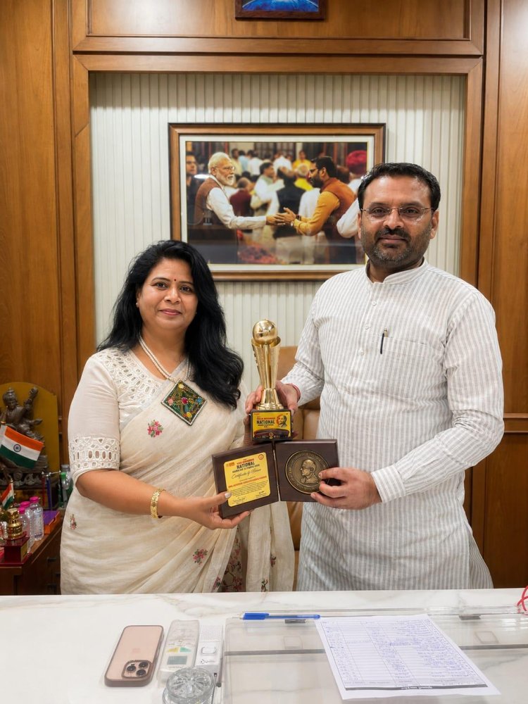Dr. Mahadevi Ghugare Chabukswar Conferred with Prestigious Veer Savarkar National Award at Bharat Mandapam