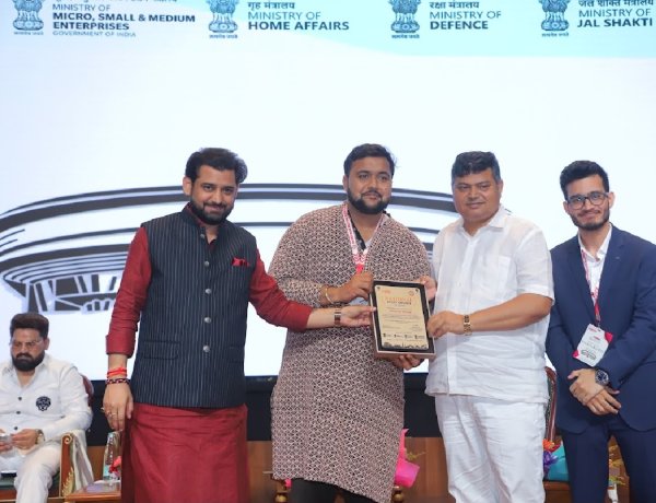 Mr. Mukund Pathak Honoured at the 10th Season of National Icon Award 2026 at Bharat Mandapam, New Delhi